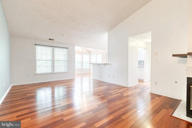 Building Photo - 2440 Blue Spring Ct Unit 303 Rental