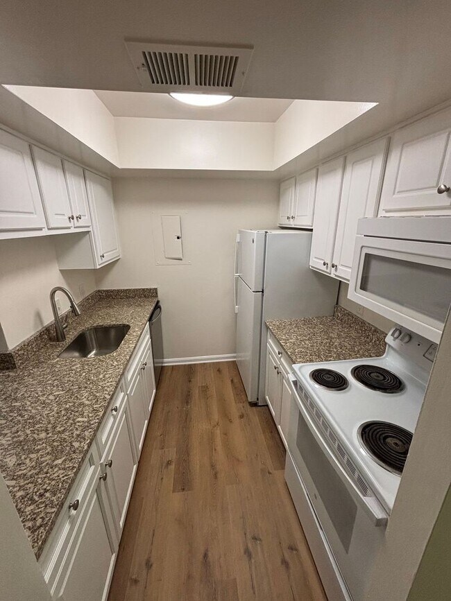 Photo - Updated 3Bedroom/2Bathroom - Great Location!
