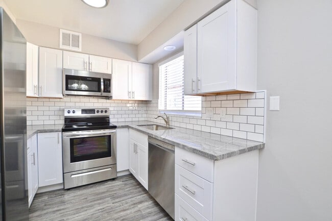 Photo - 645 N Arrowhead Dr Unit 1