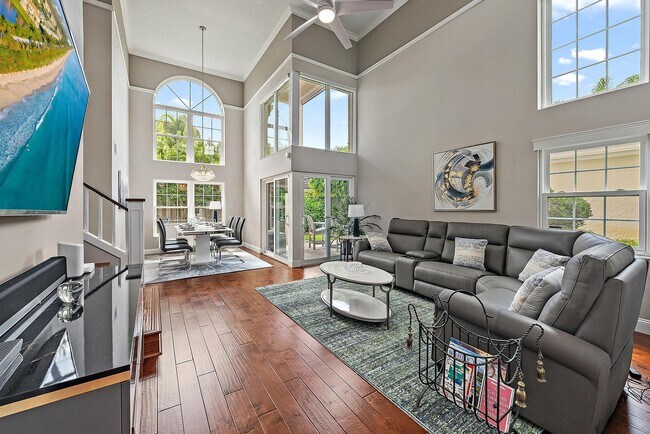 Photo - 17 Commodore Pl