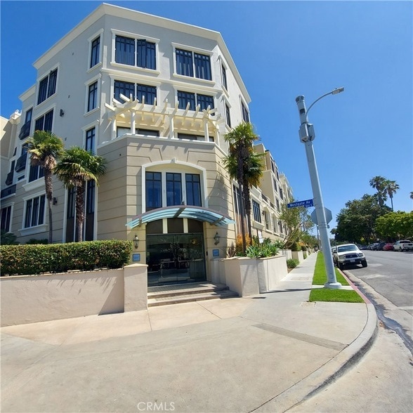 Building Photo - 11847 Gorham Ave Unit 201 Rental