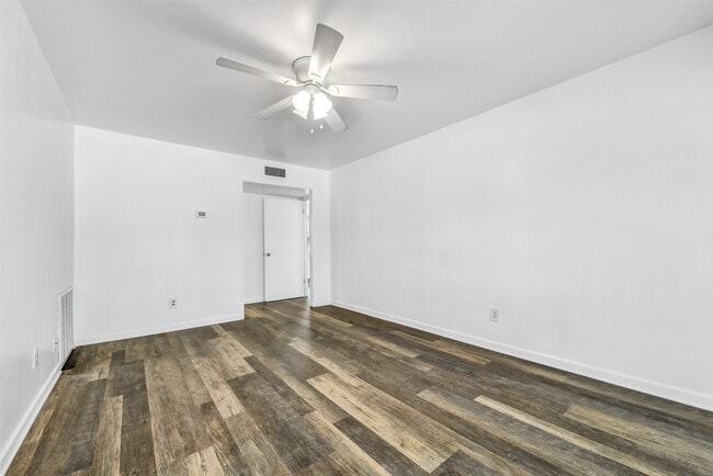 Photo - 123 The Strand