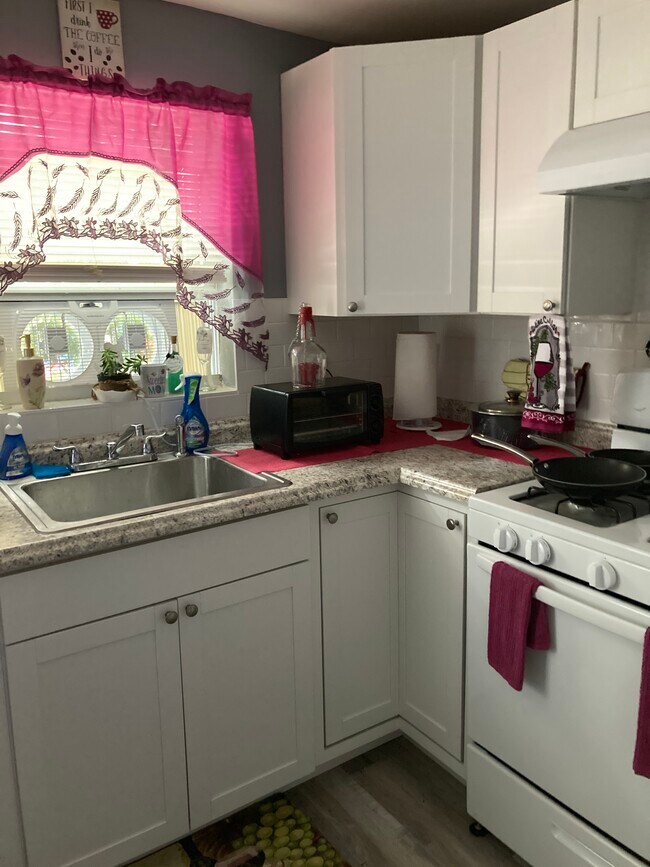 Photo - 586 Clinton St