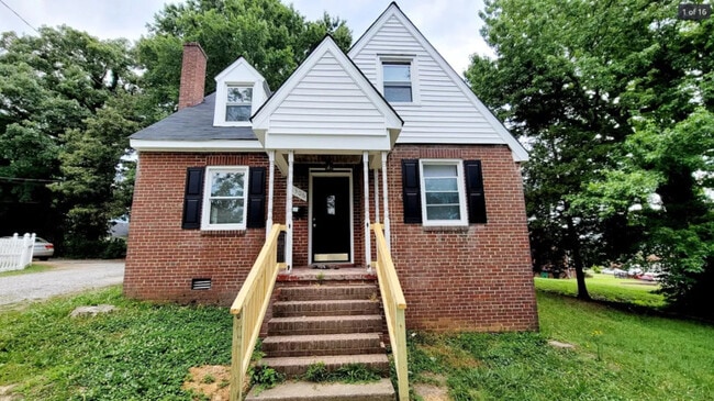 Building Photo - 1306 Bowen St