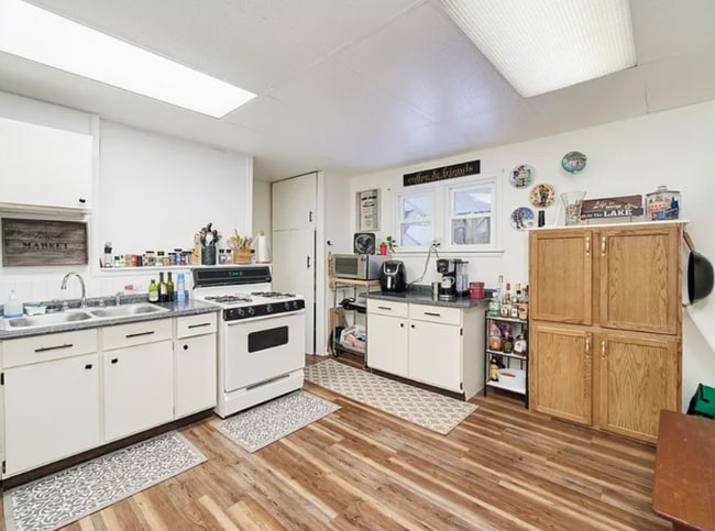 Photo - 720 E Ludington Ave