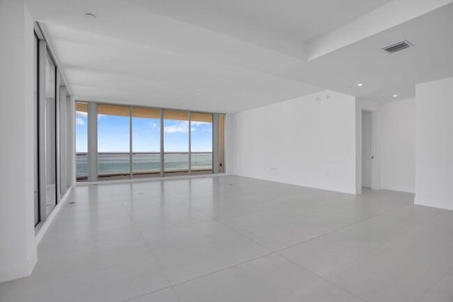 Photo - 151 N Seabreeze Blvd