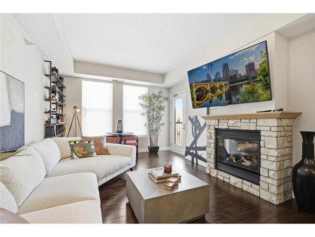 Building Photo - 545 N 1st St Unit 400