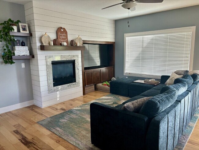 Photo - 580 NE Bowman Dr