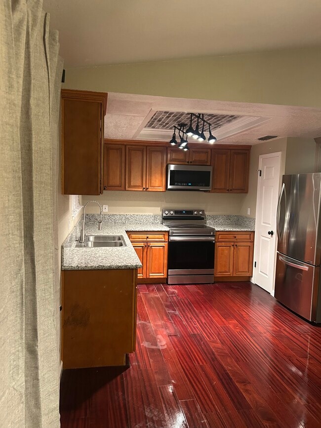 Photo - 5200 Roseana Ct