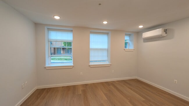 Photo - 55 Tunxis Ave