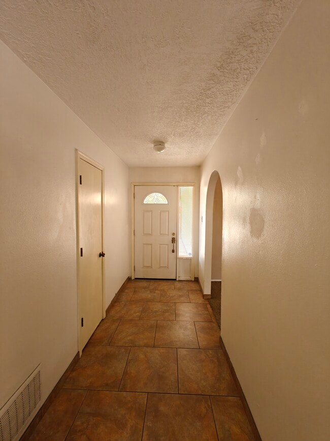 Photo - 7400 Santa Fe Trl NW