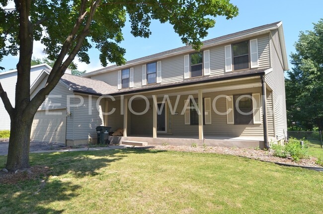 Photo - 372 Willshire Ct NE