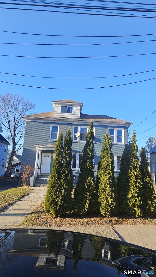 Building Photo - 120 Branford St