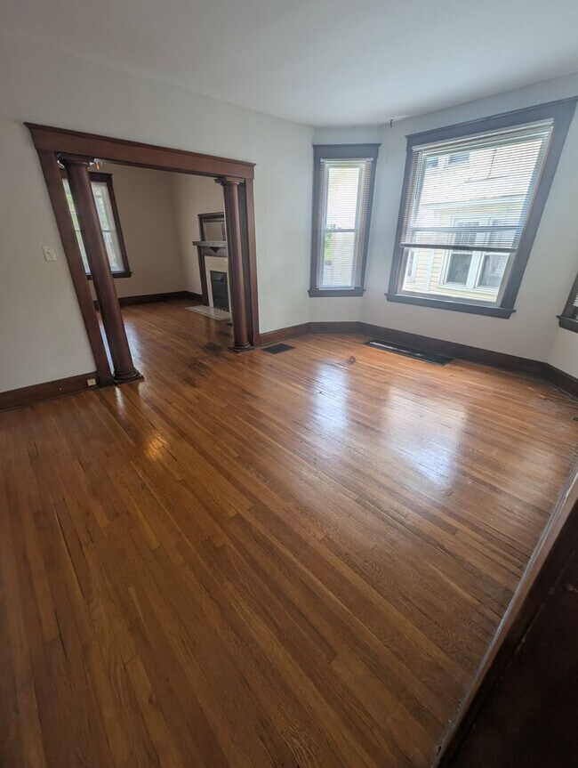 Photo - 3111 Linwood Ave Unit 1