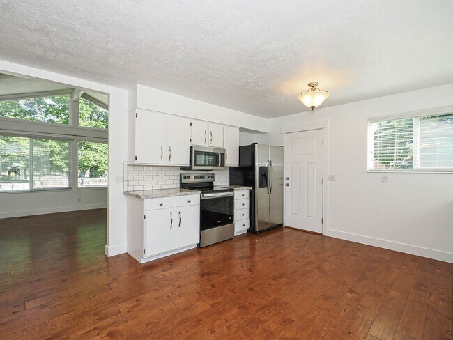 Photo - RES_STOTT_9062 Unit UPSTAIRS