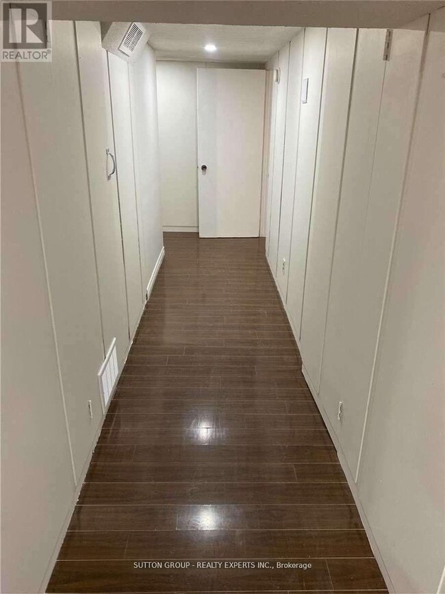 Photo - 92 Silverstone Dr