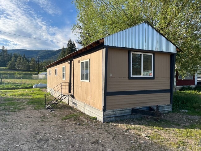 Building Photo - 1130 MT-135