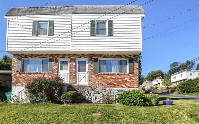 Building Photo - 830 Erford Rd Rental