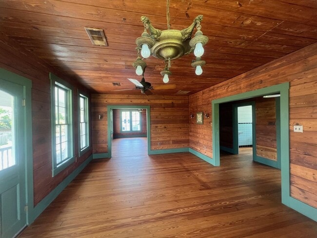 Photo - 618 Bayridge Rd