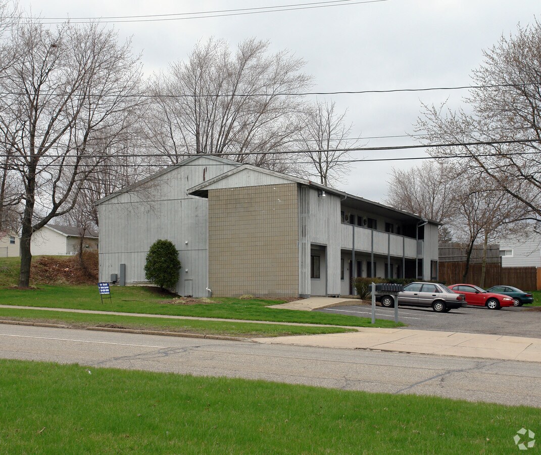 Photo - 1695 Triplett Blvd Apartments