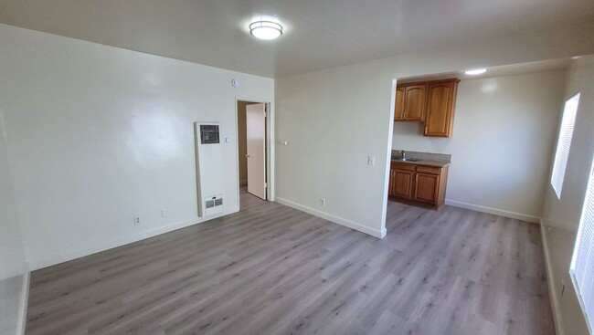 Building Photo - m3611 Unit B Rental