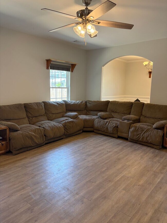 Photo - AVAILABLE NOW! (Pet Friendly)