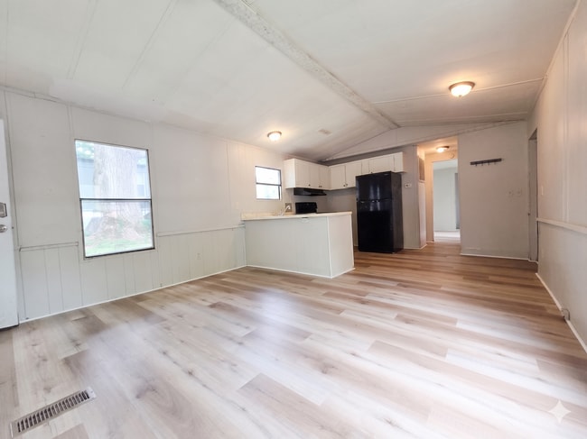 Photo - 412 McElhaney Rd