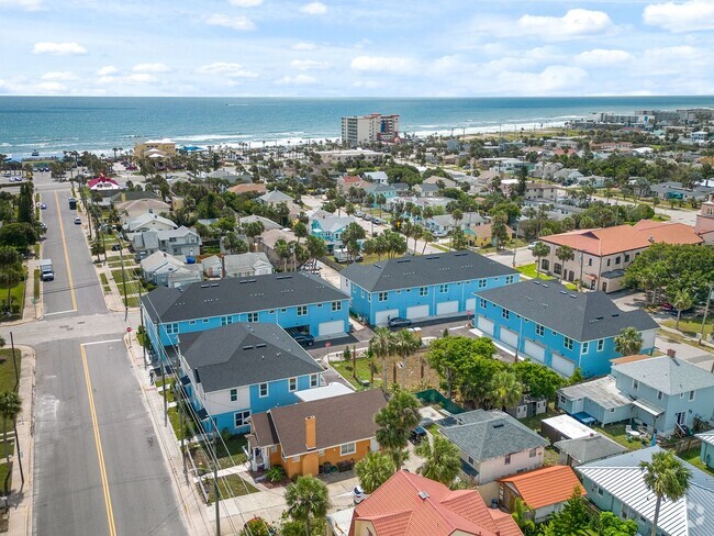 Building Photo - Daytona Beach Townhome