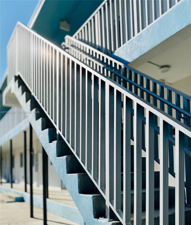 Photo - 1560 NW 1st Ct Unidad 1