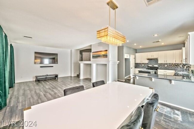 Photo - 4 Bedroom For Rent! Near Durango Station