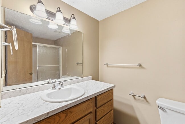 Photo - 2 Bedroom Upstairs Apartment - Springfield MO