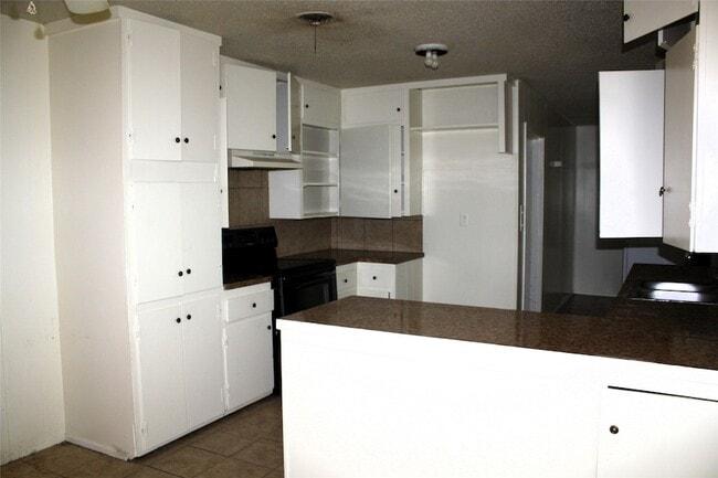 Photo - 423 Waller Dr