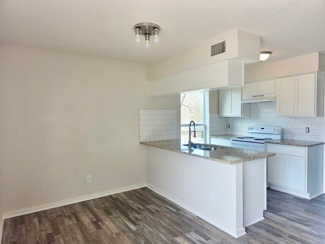 Photo - 1020 Autumn Cir