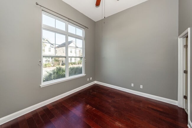 Photo - 3 Bedroom, 2.5 Bathroom Townhome in Oak Terrace Preserve - Park Circle