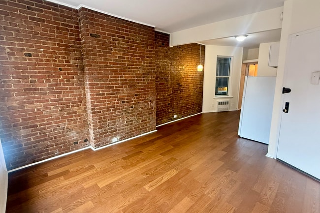 Photo - 2274 Broadway