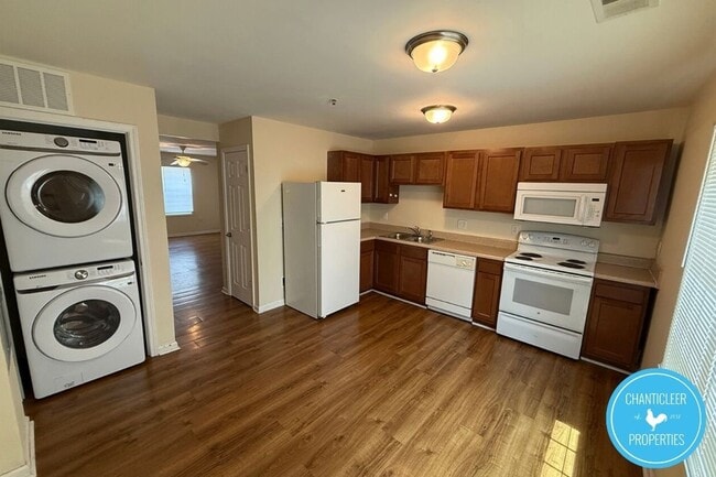 3700 Delancy St Unidad 2D
