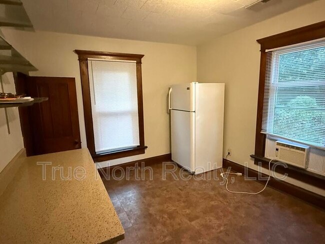 Photo - 112 1/2 West Tompkins