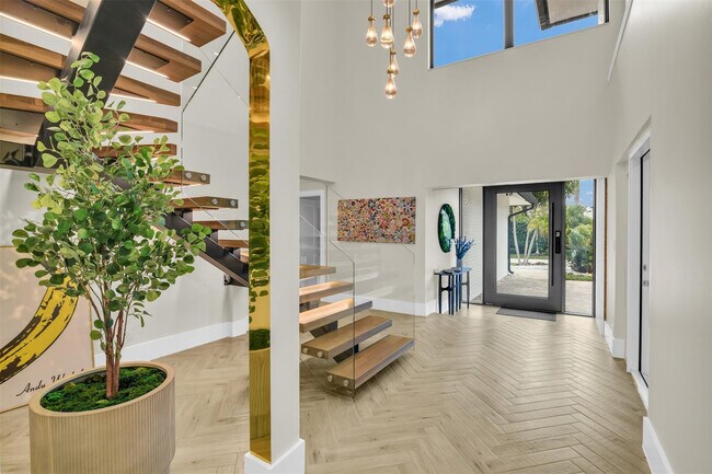 Photo - 319 S Riverside Dr