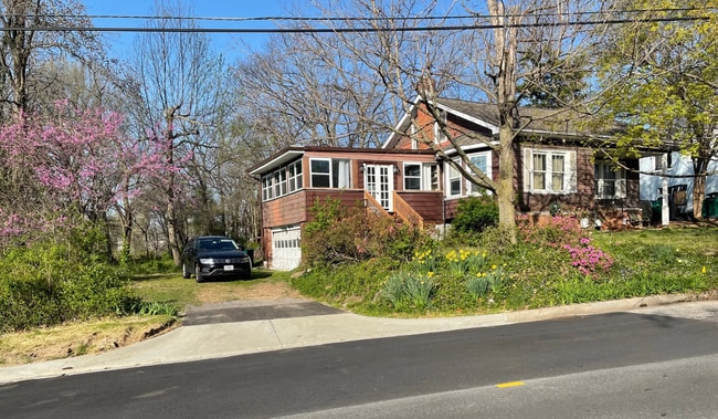 Photo - 1439 Grant Rd House