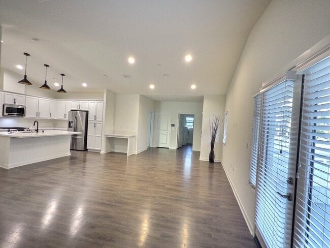 303 N F St Unit 201