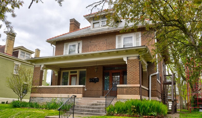 Building Photo - 1692 Bryden Rd Unit D