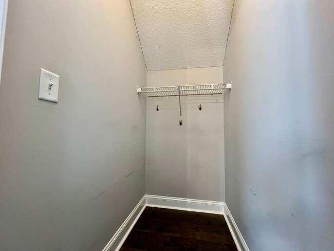 Photo - AVAILABLE NOW! (PET FRIENDLY)