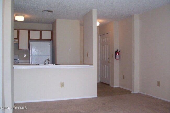 Photo - 107 Des Moines Ct