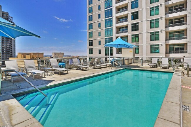 Photo - 425 W Beech St Unit 409