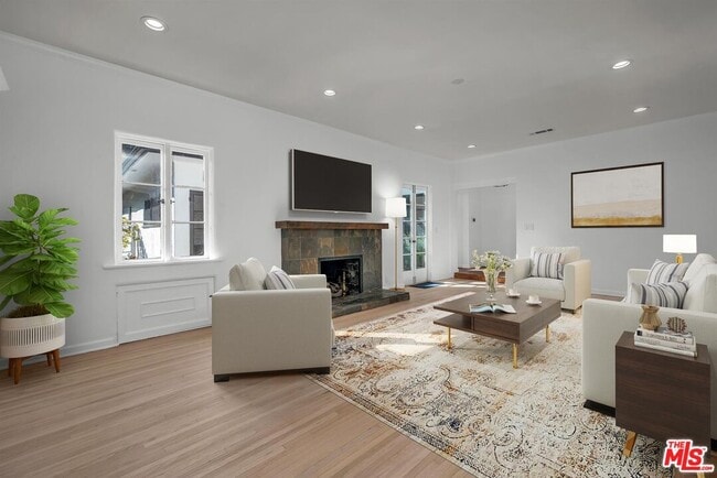 Photo - 629 N Rexford Dr