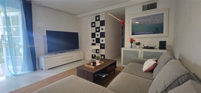 Building Photo - 846 Michigan Ave Unit 101