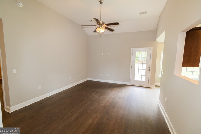 Photo - 210 Stillwater Dr