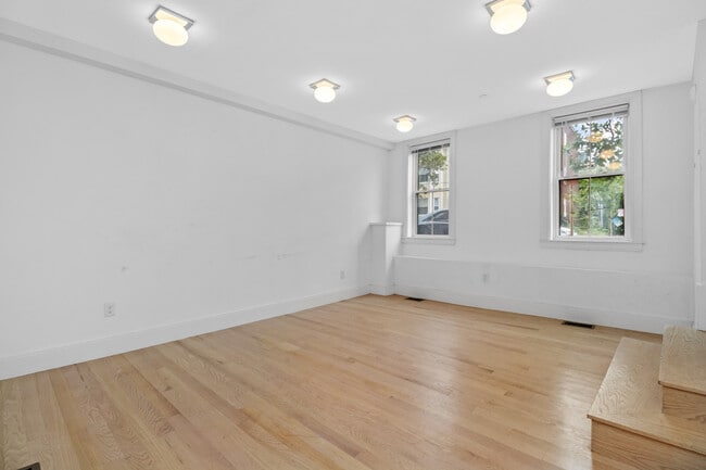 Photo - 86 Chelsea St Unit #1