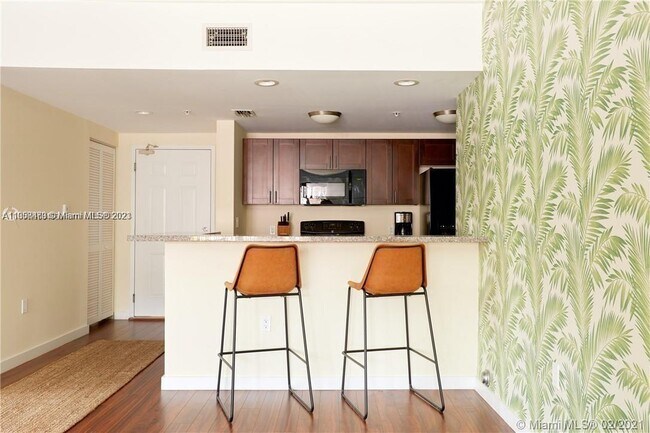 Photo - 568 NE 66th St