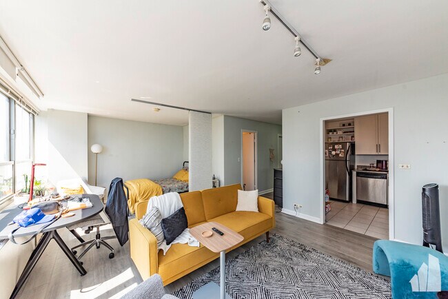 Photo - 3550 N Lake Shore Dr Unit 1823